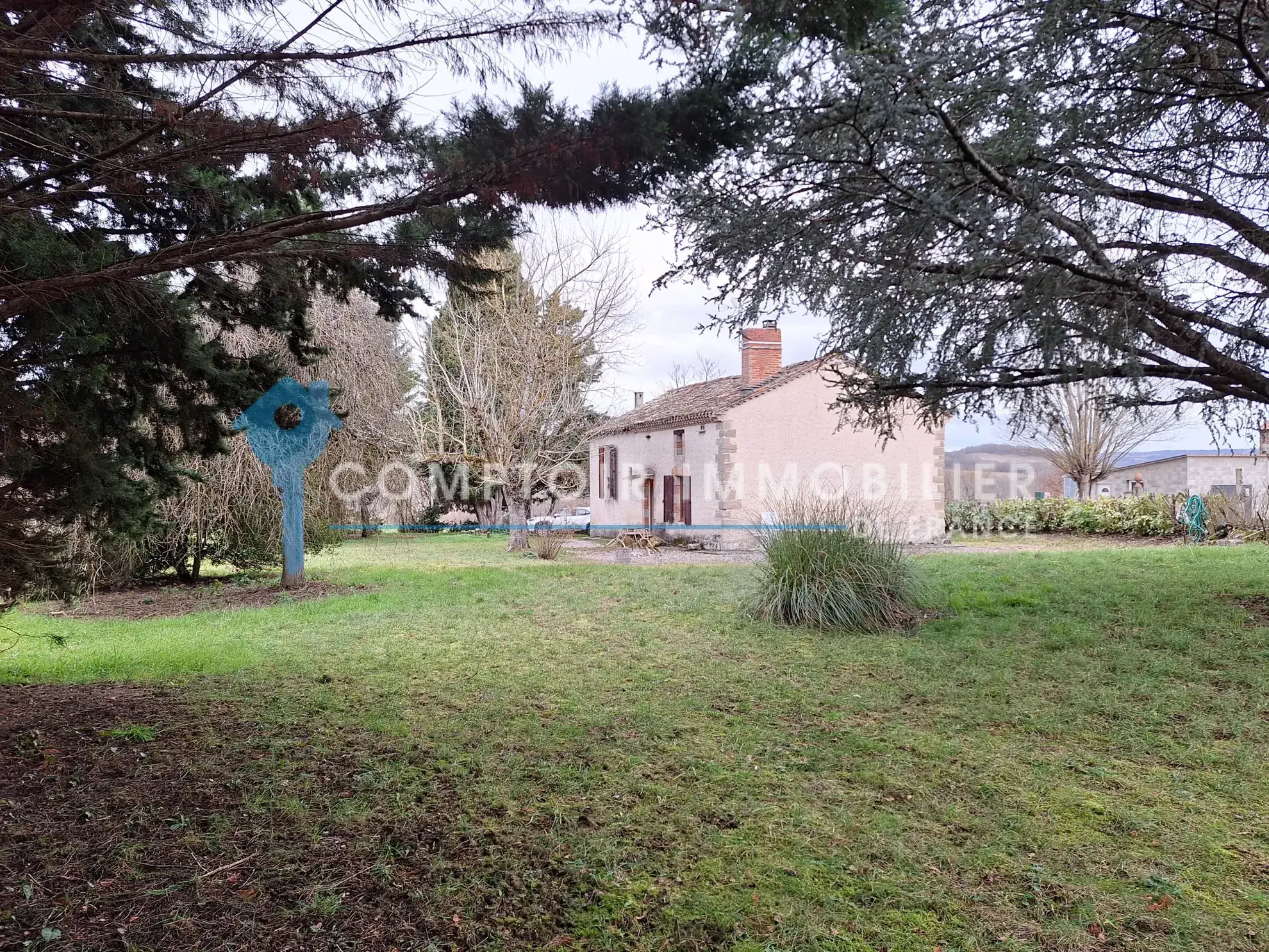 Charmante maison ancienne à rénover de 142 m² avec grand jardin à Puylaurens 