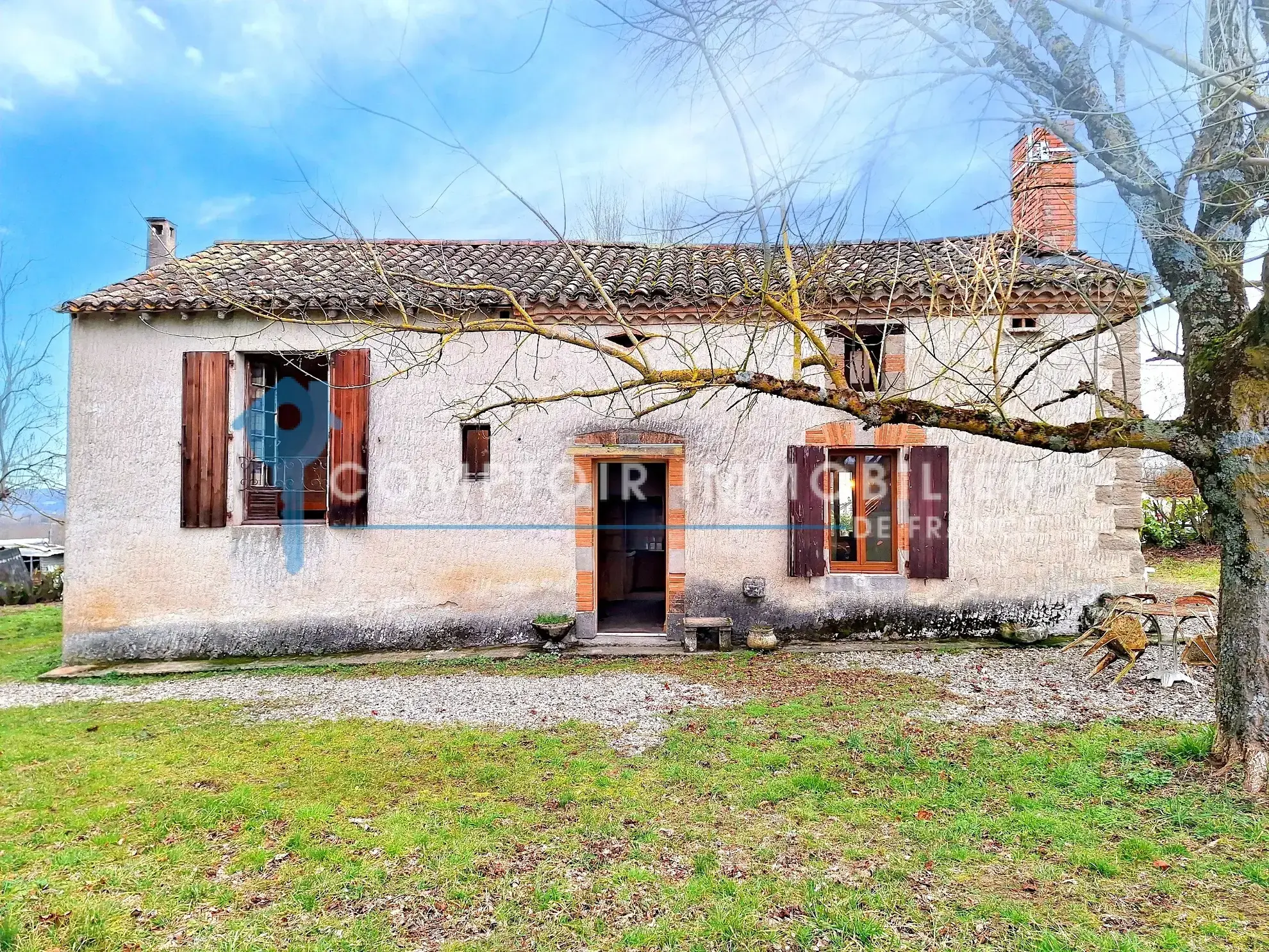 Charmante maison ancienne à rénover de 142 m² avec grand jardin à Puylaurens 