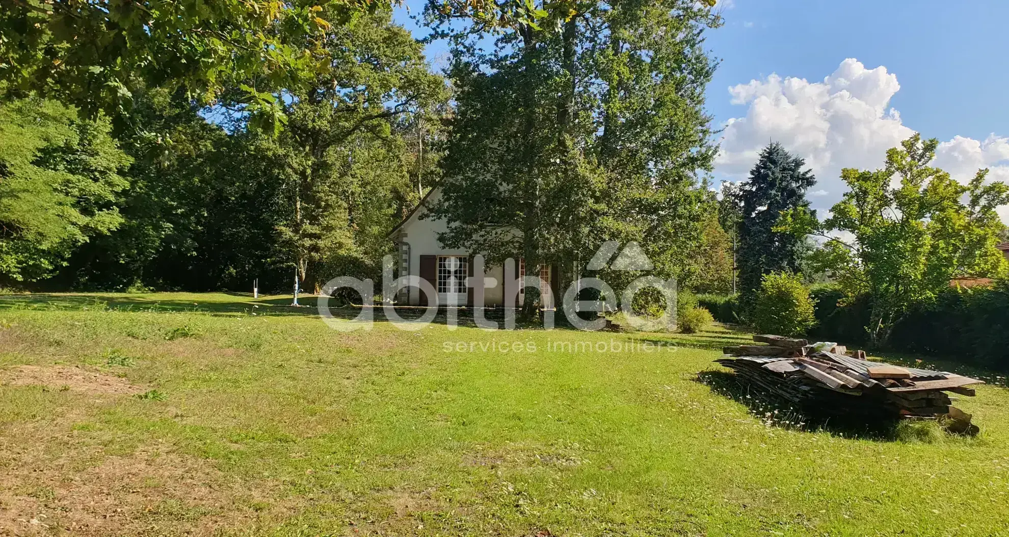 Maison typique du Limousin avec sous-sol et grand terrain à Oradour-sur-Vayres 