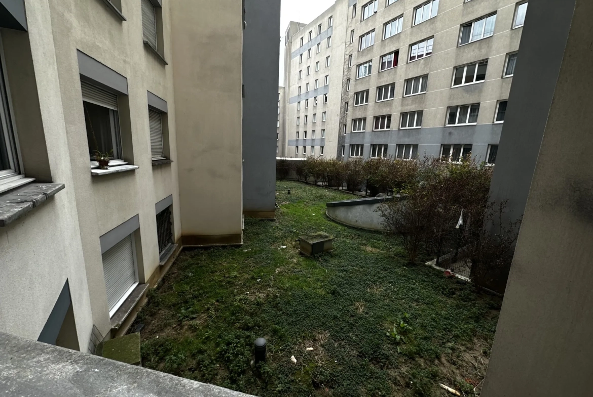 Appartement T2 avec parking à Aubervilliers près du métro, résidence récente 