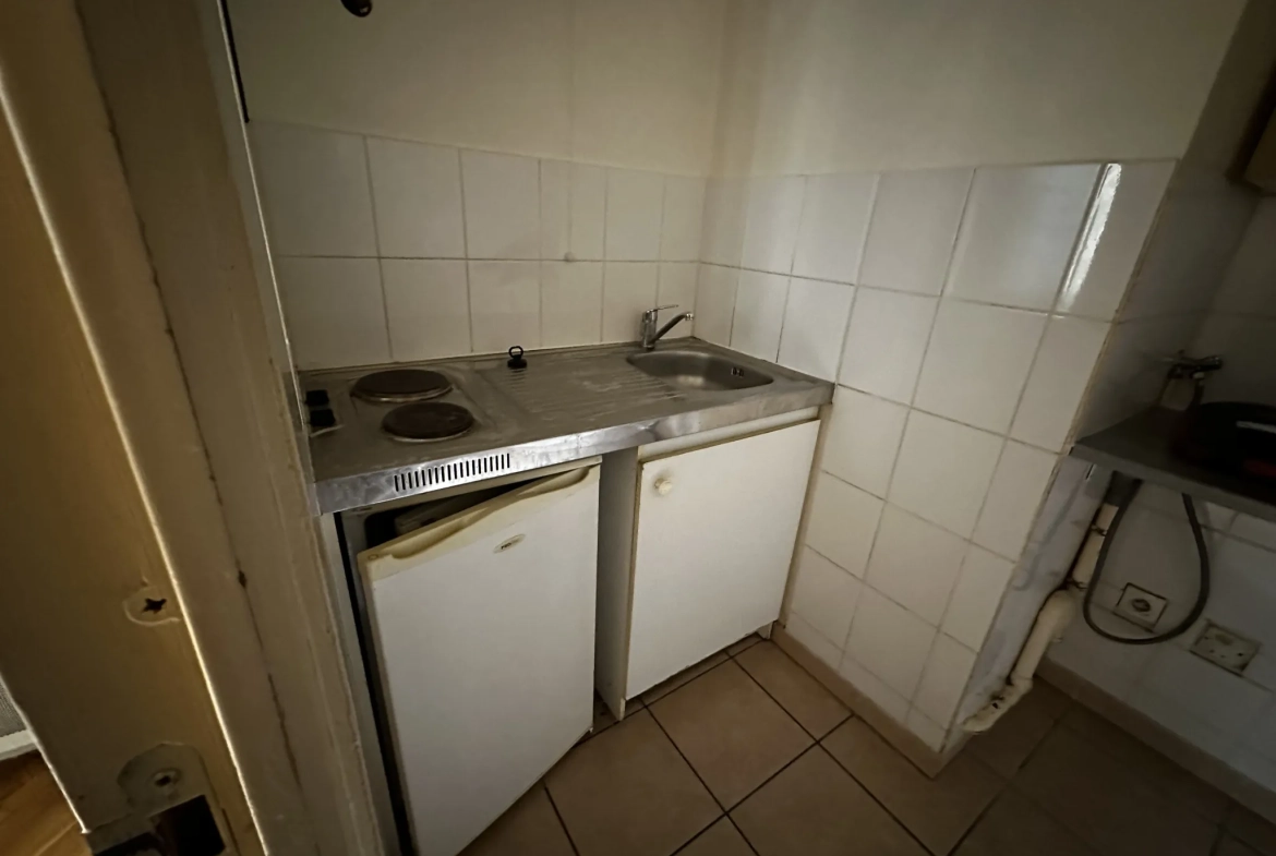 Appartement T2 avec parking à Aubervilliers près du métro, résidence récente 