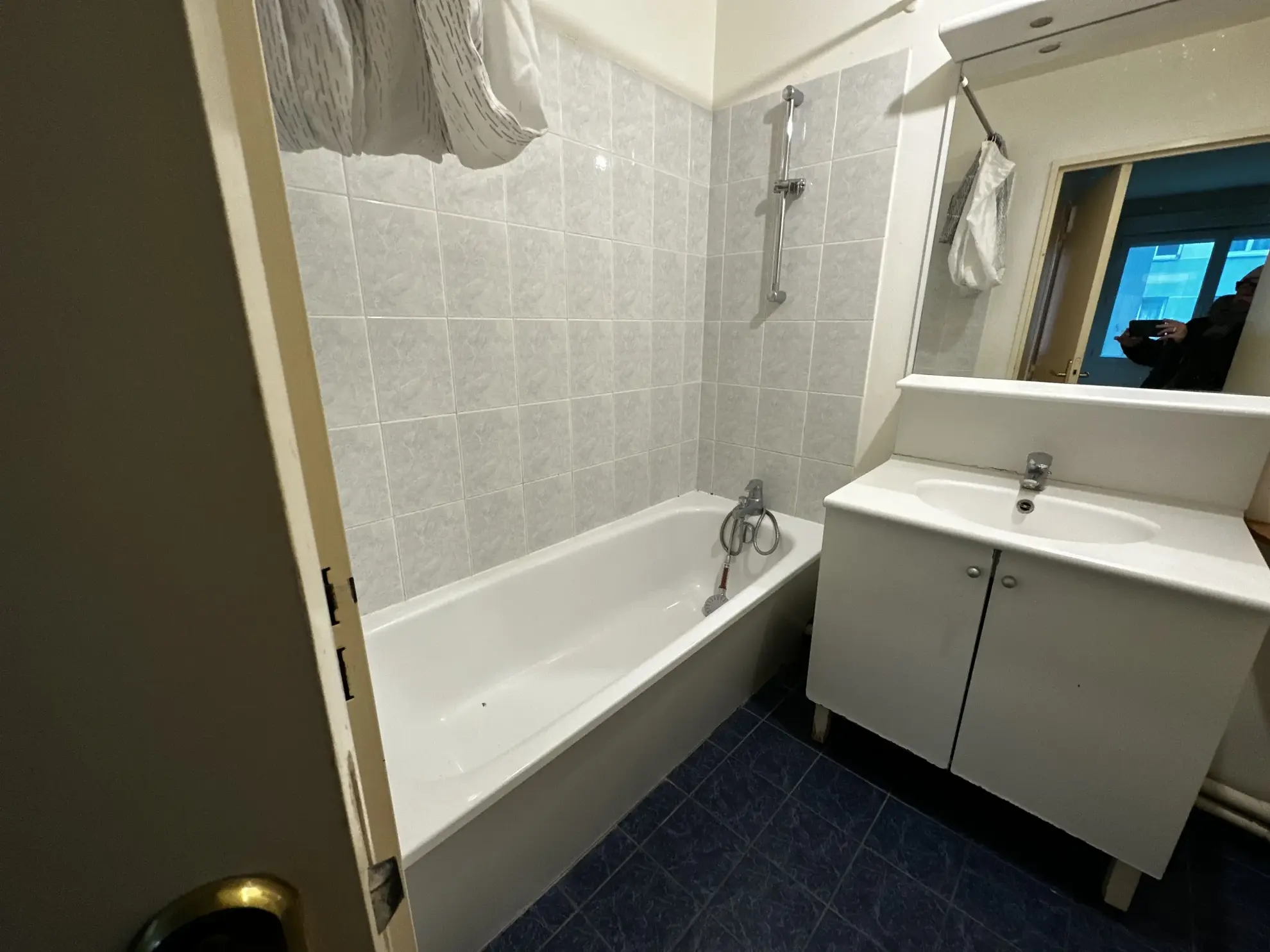 Appartement T2 avec parking à Aubervilliers près du métro, résidence récente 