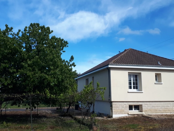 Maison familiale isolée de 90m² avec grand terrain à Coussay les Bois