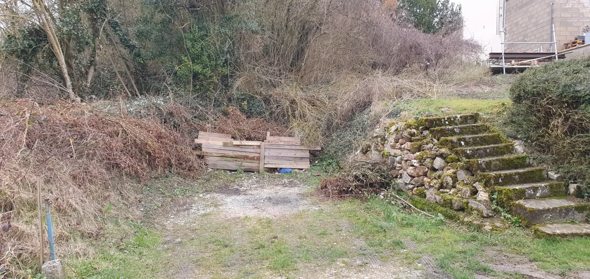 Maison de village à lagery avec terrain constructible et potentiel d'agrandissement 