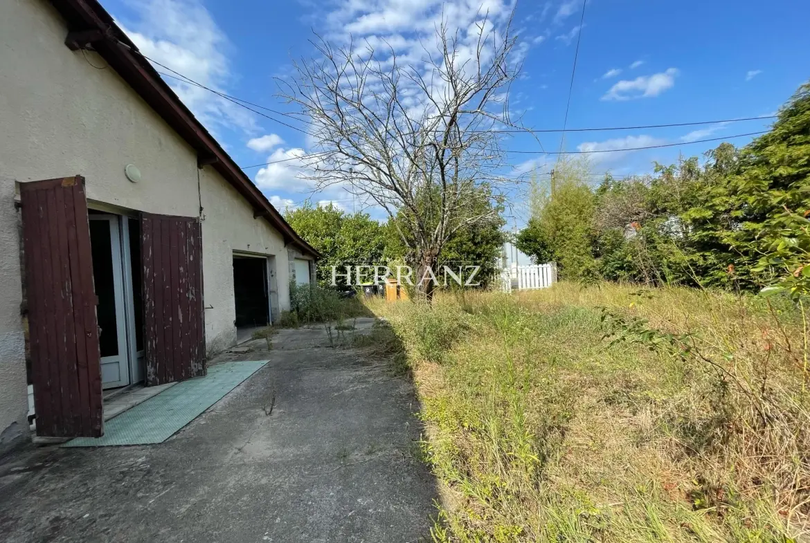 Maison à rénover de 120 m² à Coutras, proche centre-ville et commerces 