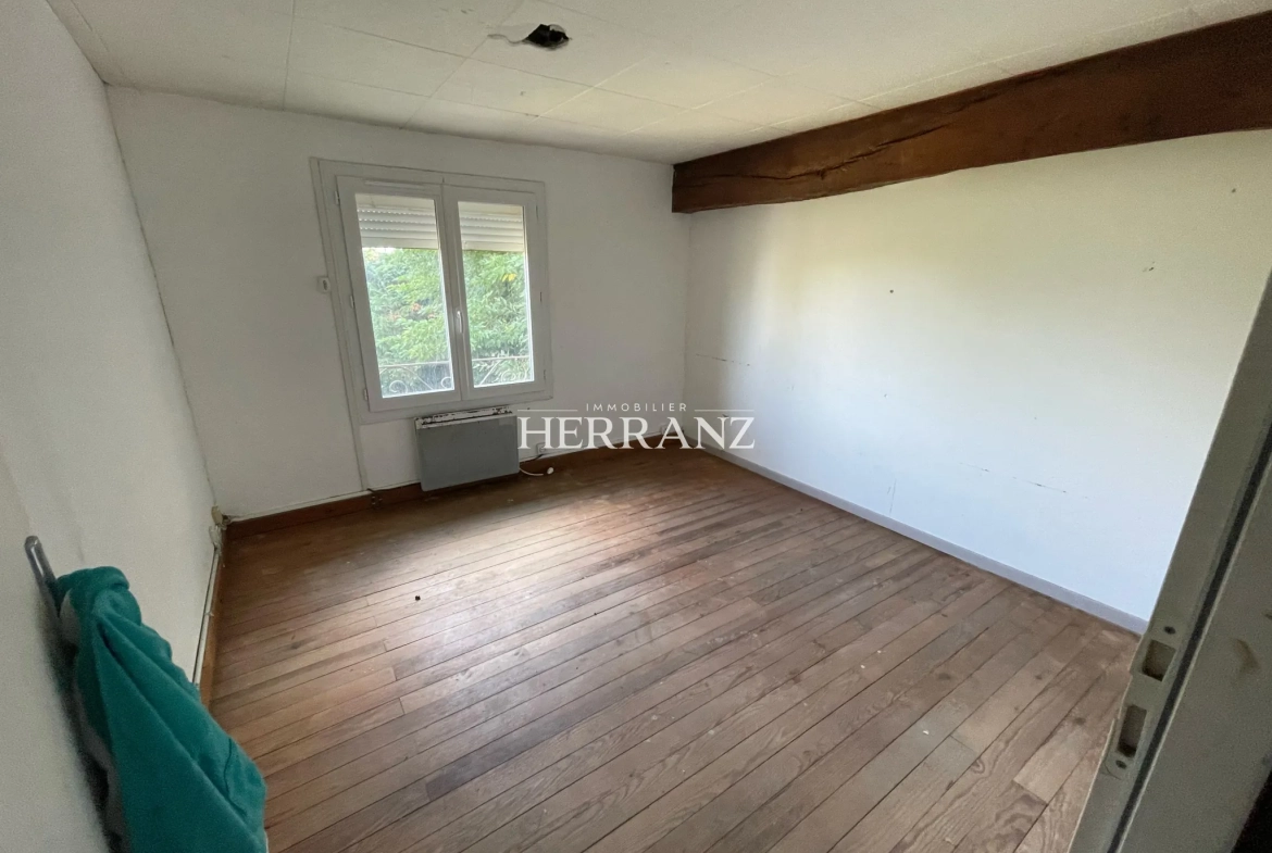 Maison à rénover de 120 m² à Coutras, proche centre-ville et commerces 