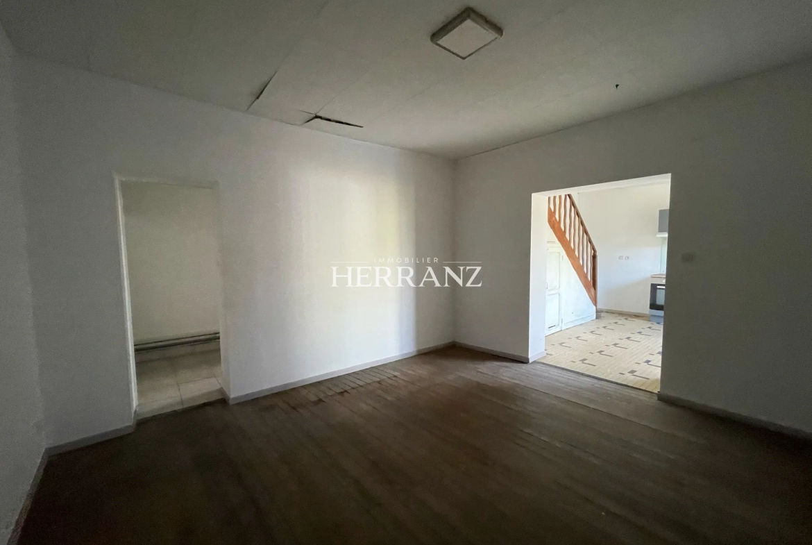 Maison à rénover de 120 m² à Coutras, proche centre-ville et commerces 