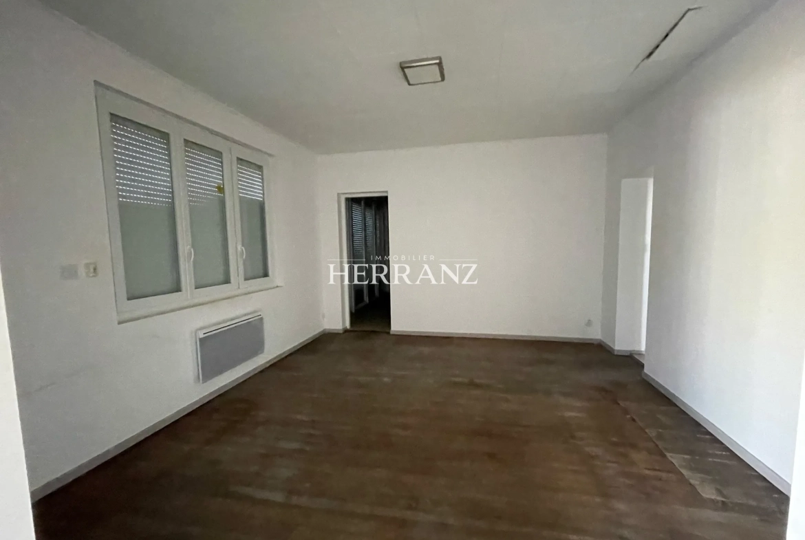 Maison à rénover de 120 m² à Coutras, proche centre-ville et commerces 