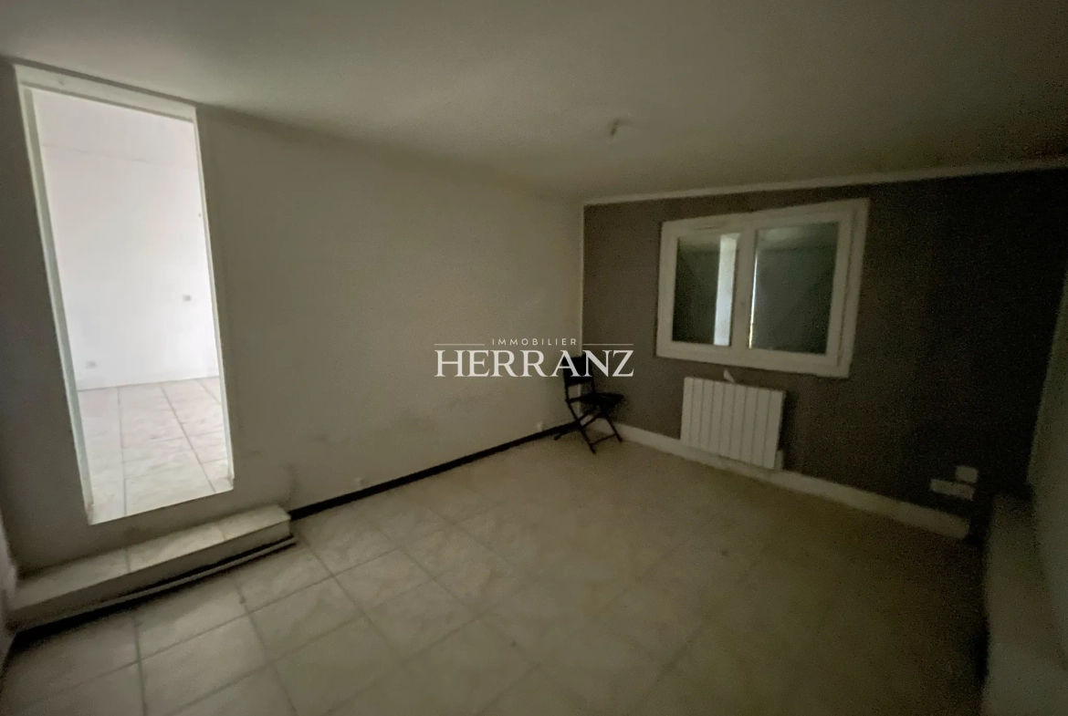 Maison à rénover de 120 m² à Coutras, proche centre-ville et commerces 