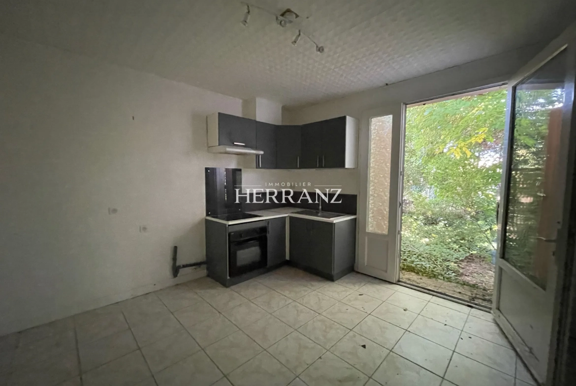 Maison à rénover de 120 m² à Coutras, proche centre-ville et commerces 