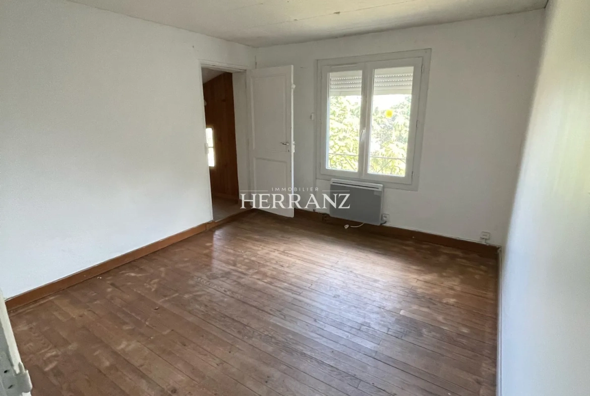 Maison à rénover de 120 m² à Coutras, proche centre-ville et commerces 