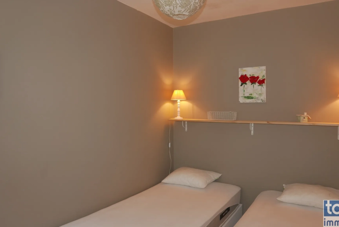 Charmante maison en pierre avec dépendance, piscine et grand terrain à Sigoules 