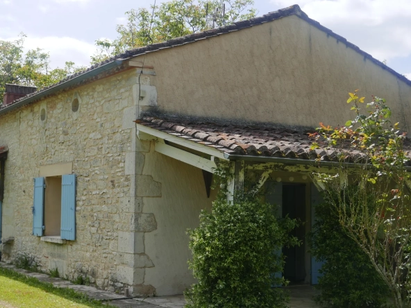 Charmante maison en pierre avec dépendance, piscine et grand terrain à Sigoules