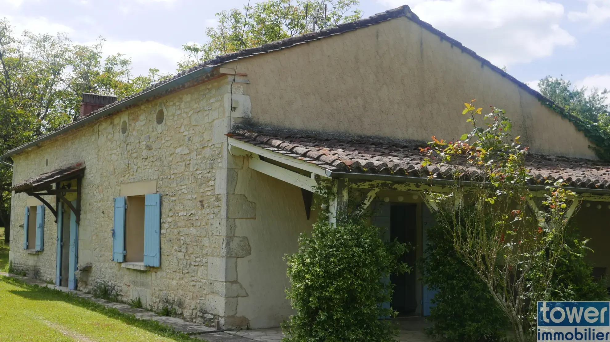 Charmante maison en pierre avec dépendance, piscine et grand terrain à Sigoules 