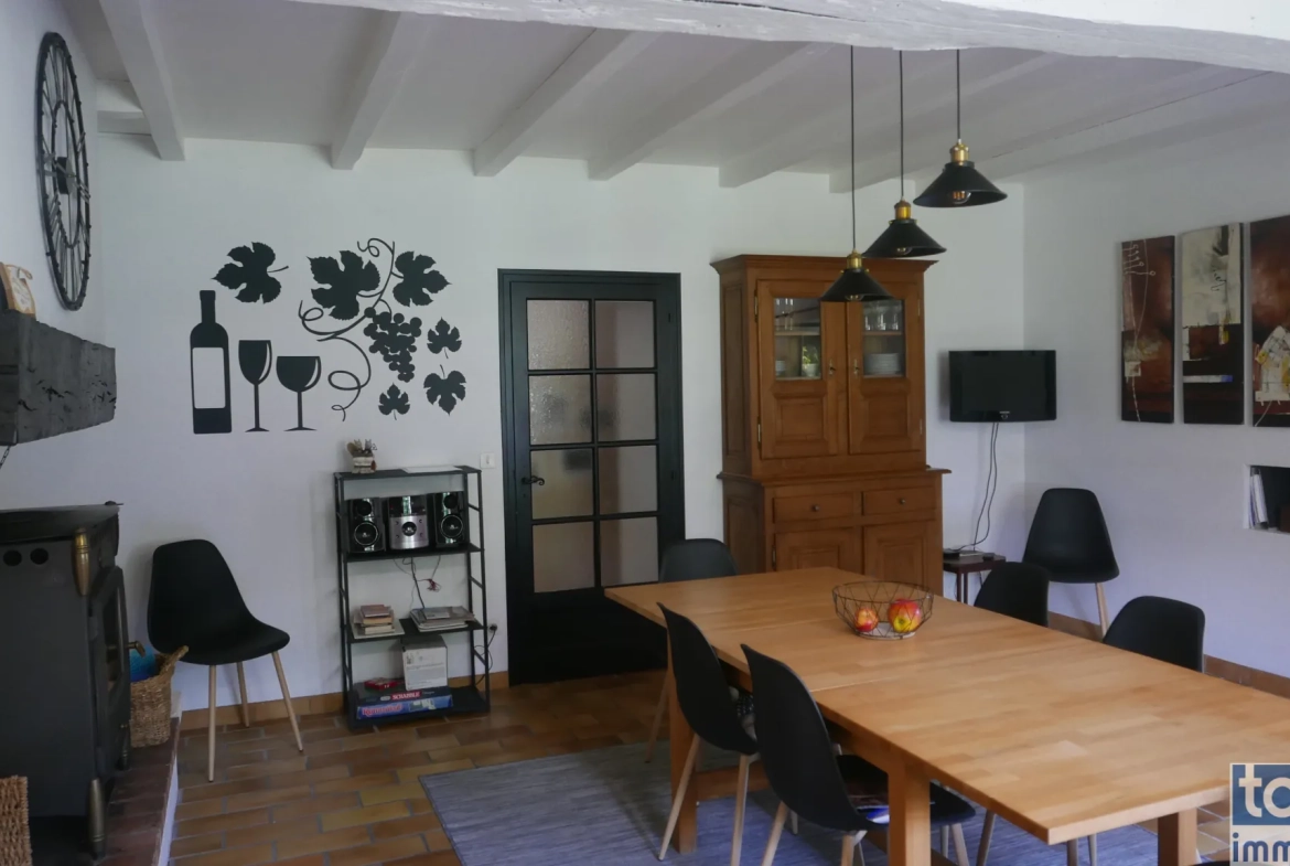 Charmante maison en pierre avec dépendance, piscine et grand terrain à Sigoules 