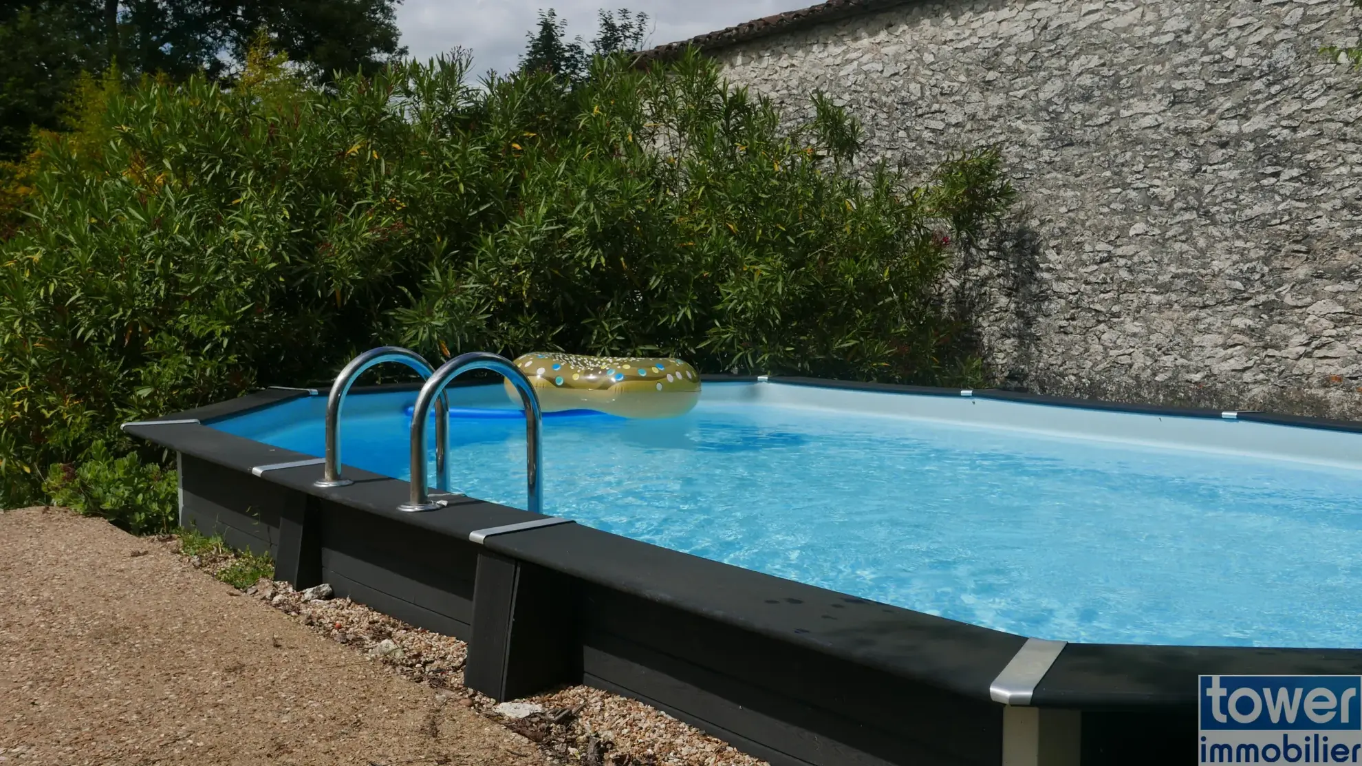 Charmante maison en pierre avec dépendance, piscine et grand terrain à Sigoules 