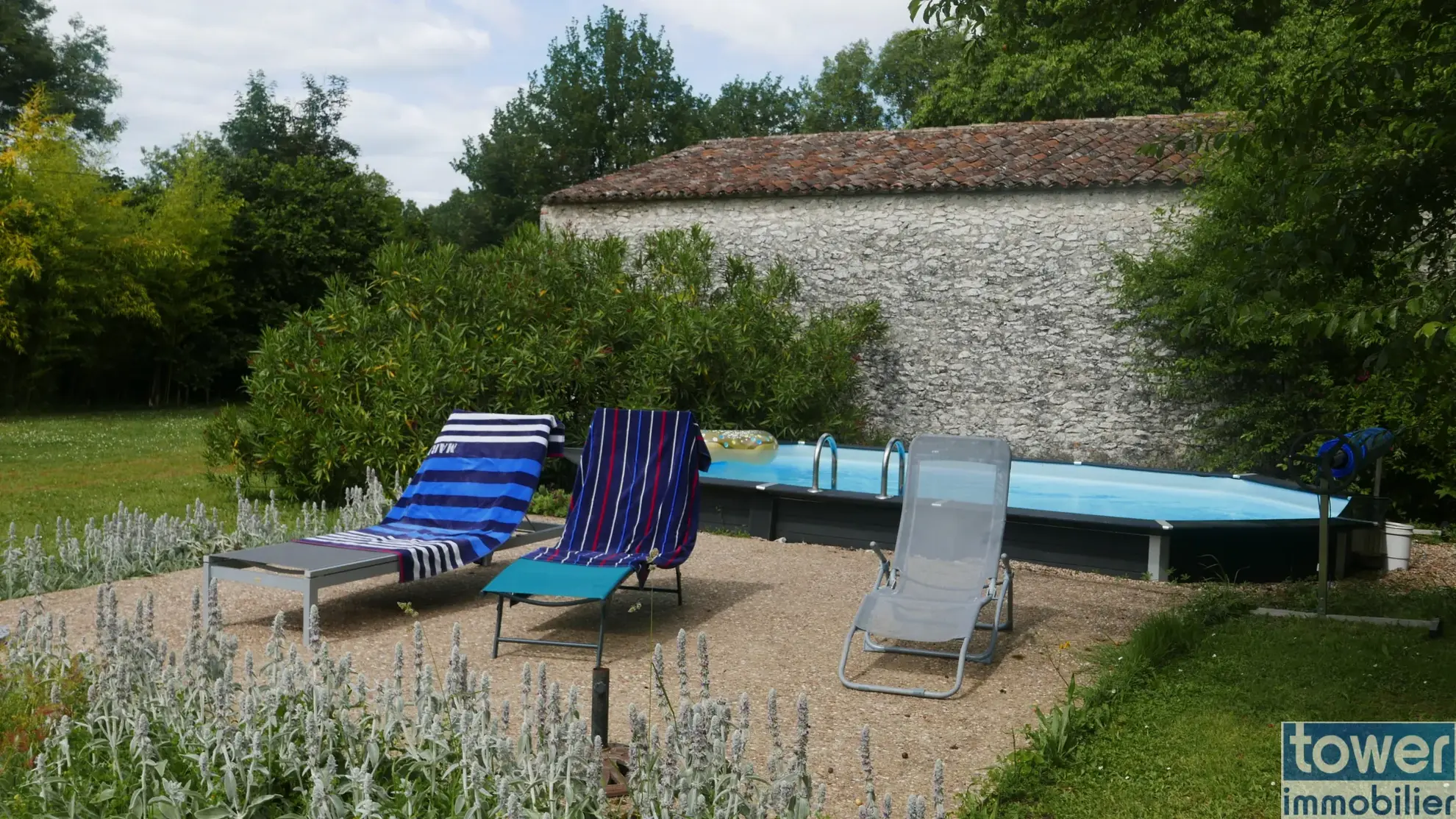 Charmante maison en pierre avec dépendance, piscine et grand terrain à Sigoules 