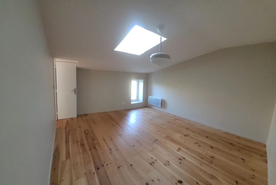 Maison de village rénovée avec jardin et garage à Bieujac près de Langon 