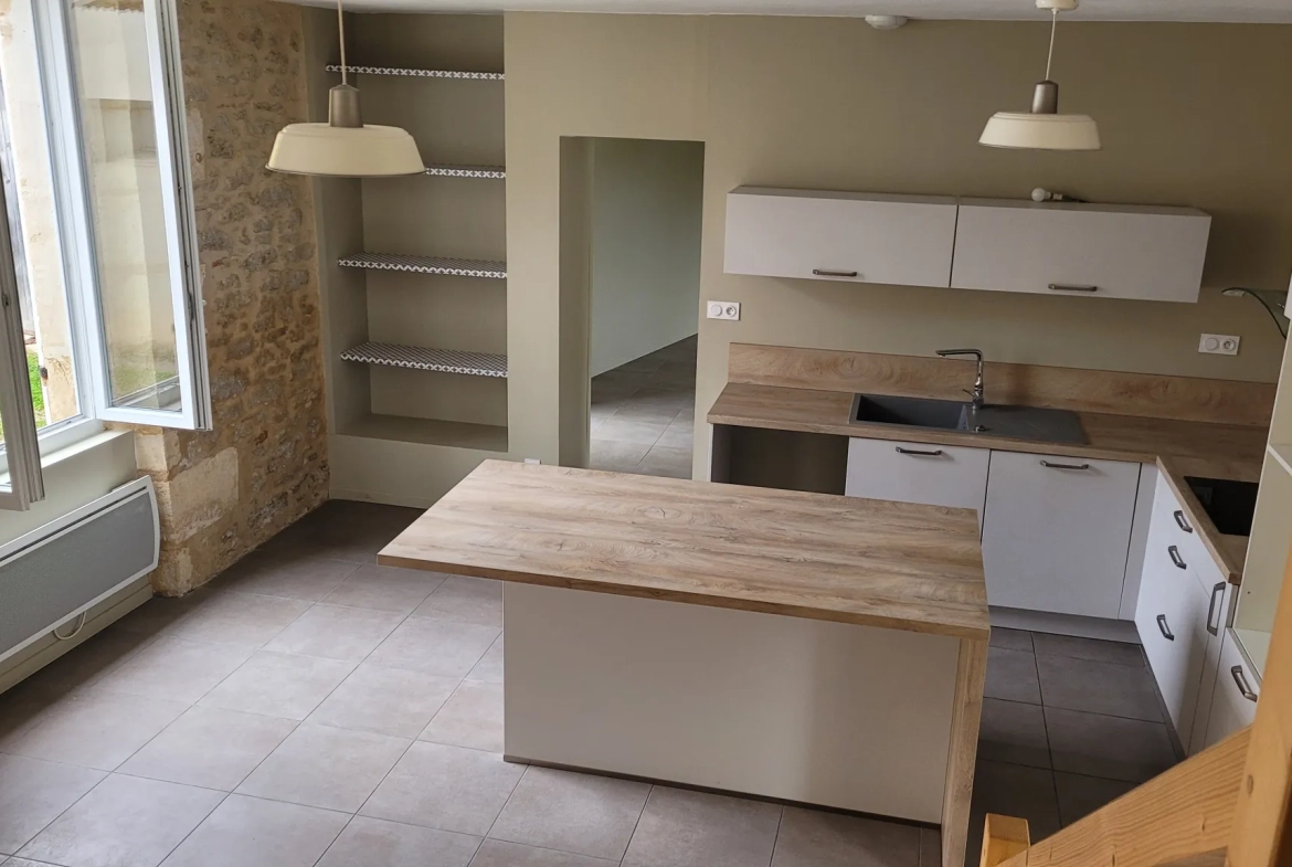 Maison de village rénovée avec jardin et garage à Bieujac près de Langon 