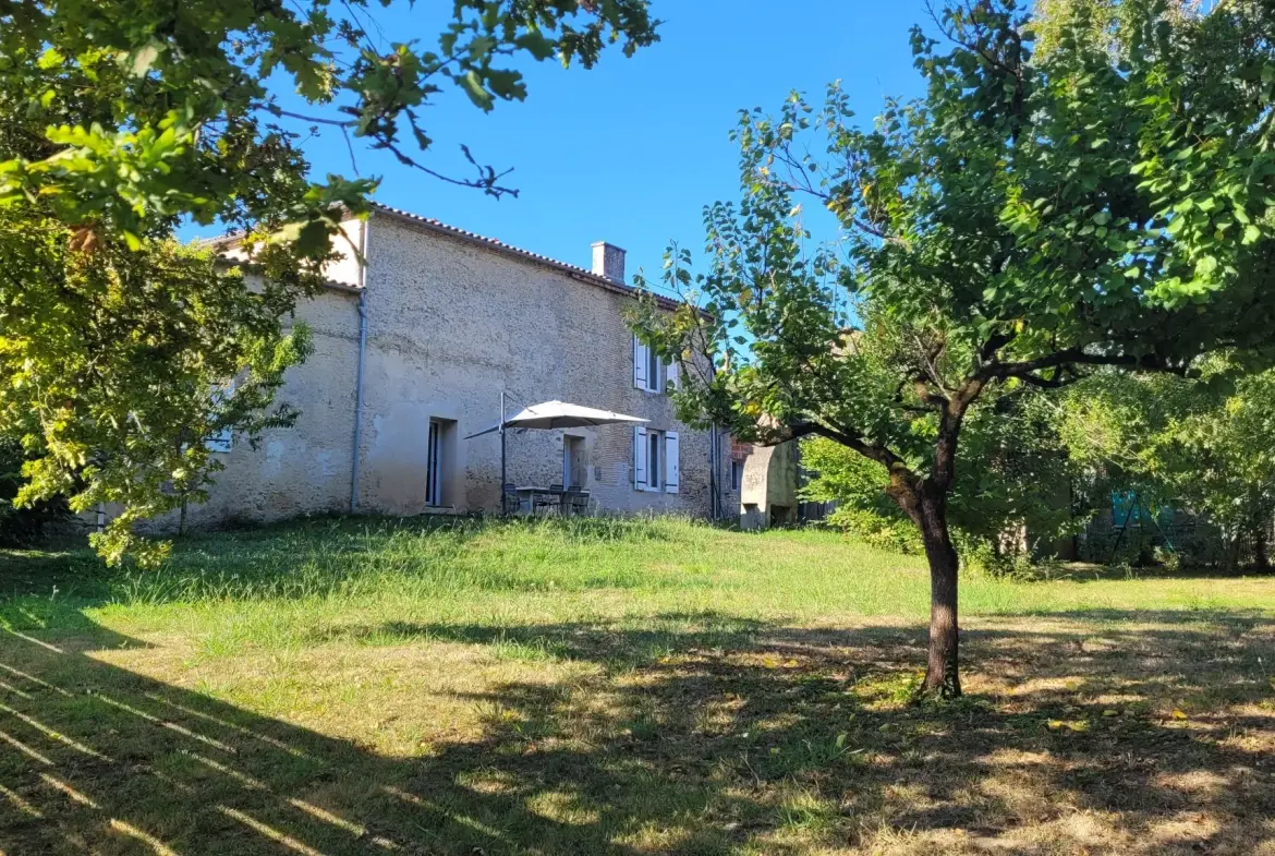 Maison de village rénovée avec jardin et garage à Bieujac près de Langon 