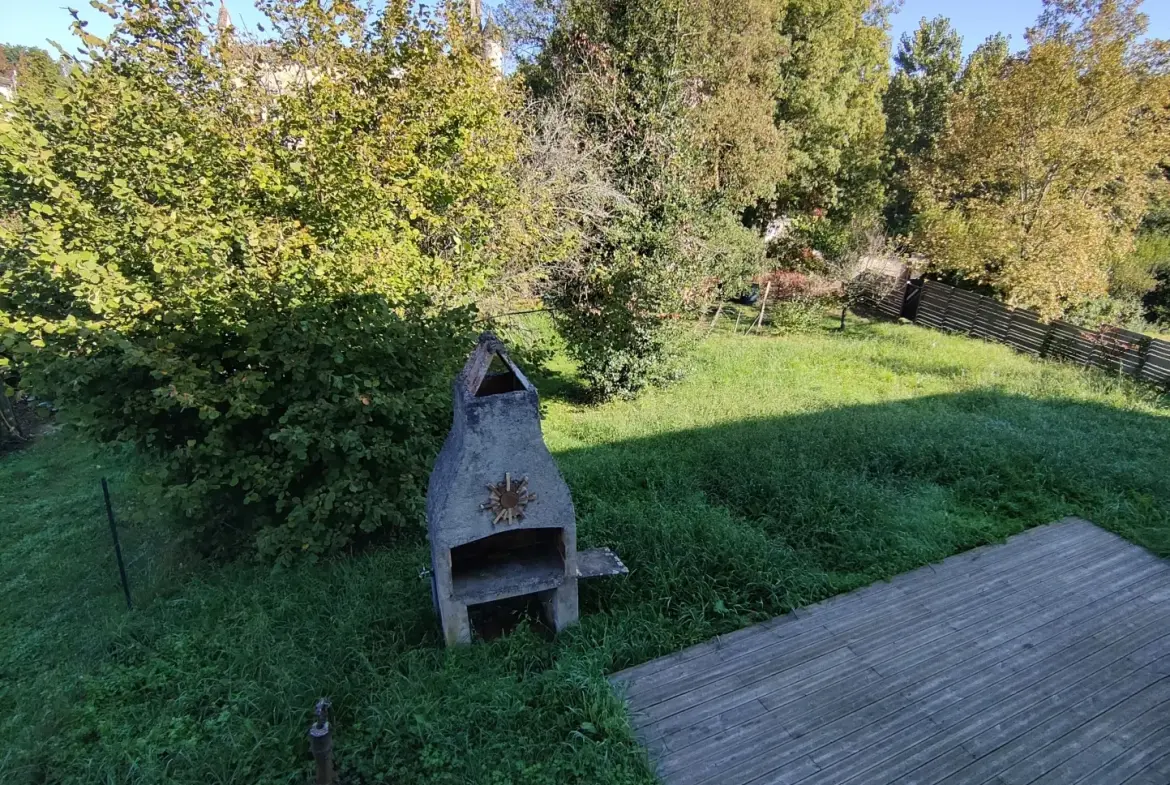 Maison de village rénovée avec jardin et garage à Bieujac près de Langon 