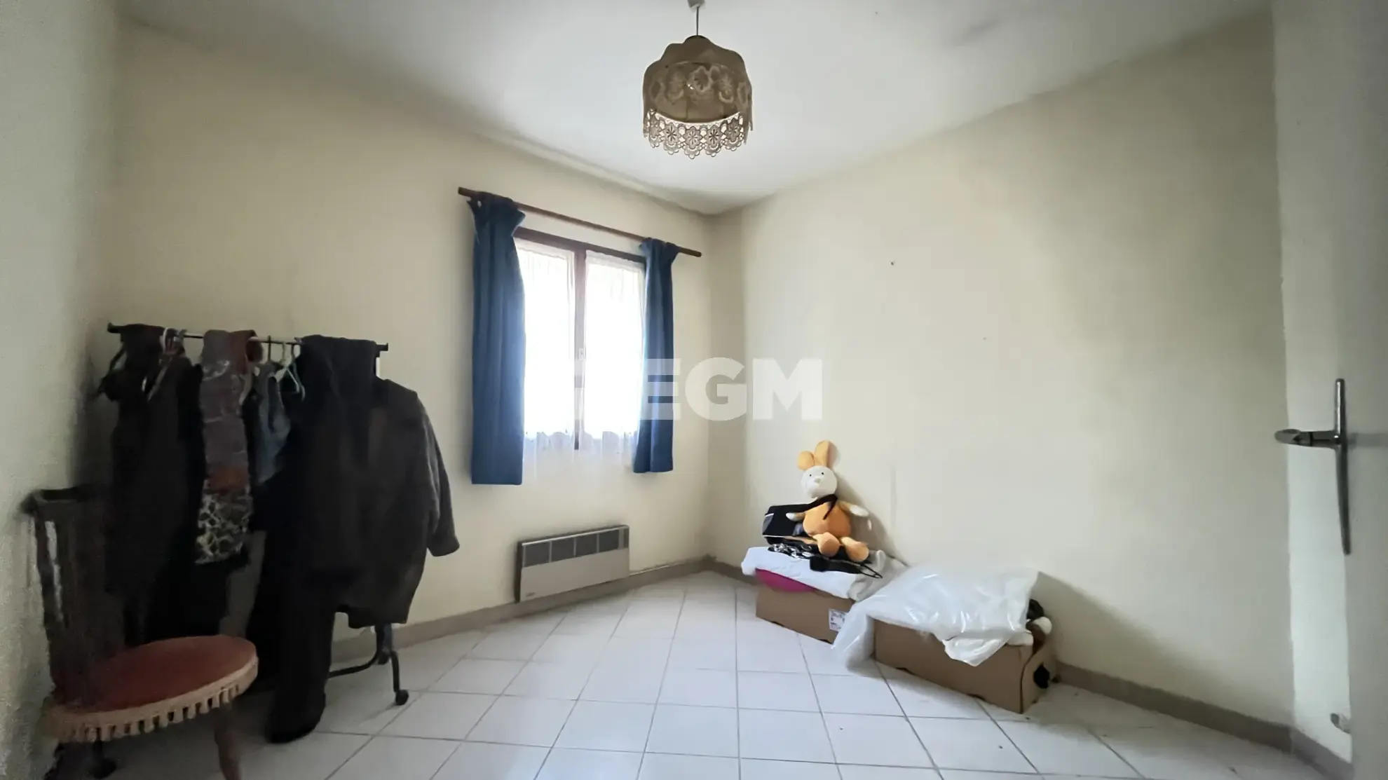 Maison de village à Ribaute-les-Tavernes avec grands garages et potentiel locatif 