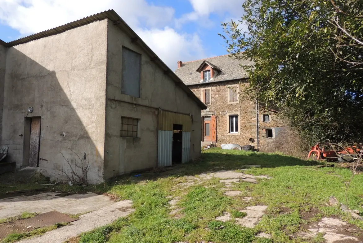 Ferme en pierre avec grande dépendance et terrain à Rieupeyroux – Potentiel exceptionnel 