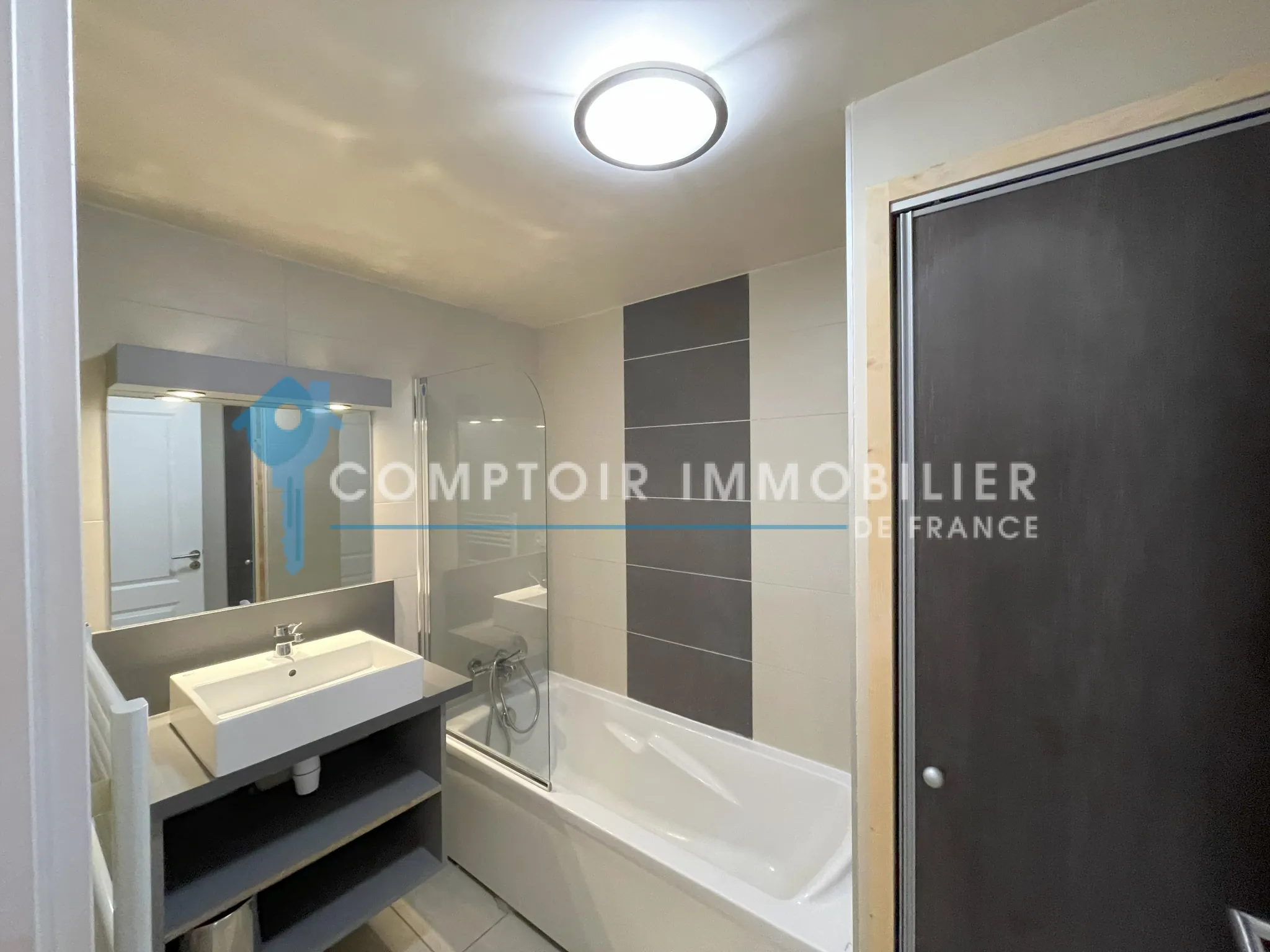 Appartement T3 avec terrasse et parking à Remoulins, idéal investissement ou résidence secondaire 