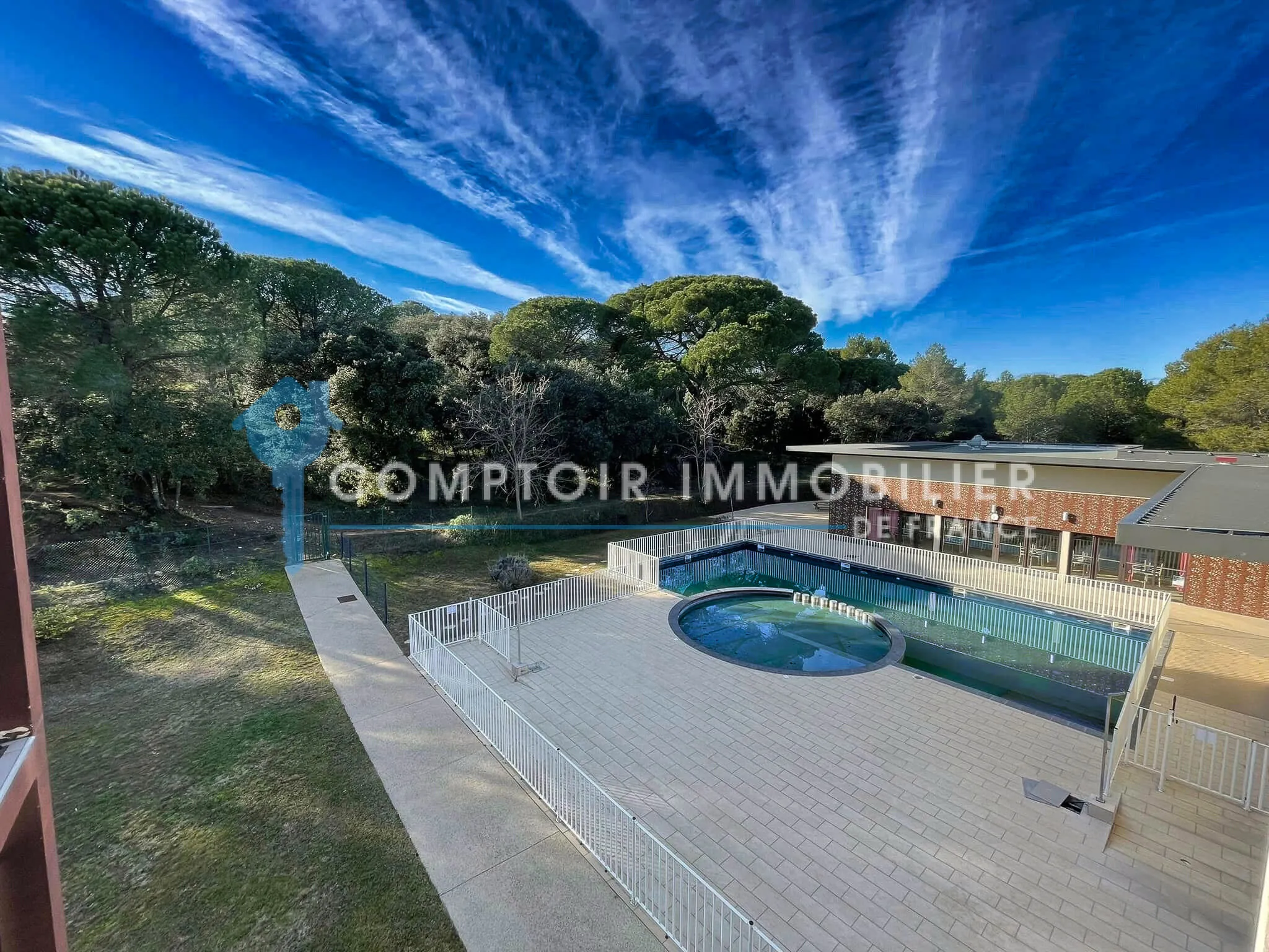 Appartement T3 avec terrasse et parking à Remoulins, idéal investissement ou résidence secondaire 