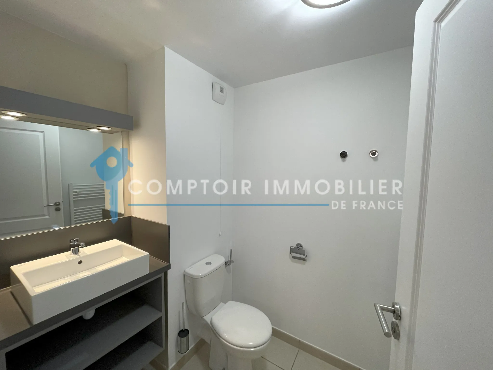 Appartement T3 avec terrasse et parking à Remoulins, idéal investissement ou résidence secondaire 