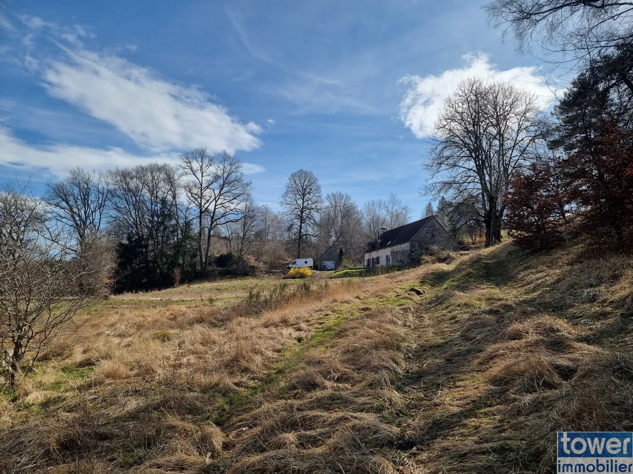 Belle longère de 140 m² avec terrain de 3,5 hectares à Cros 
