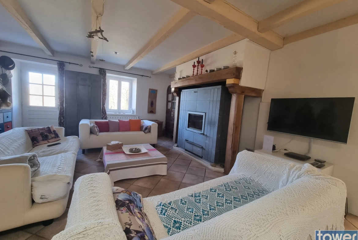 Belle longère de 140 m² avec terrain de 3,5 hectares à Cros 