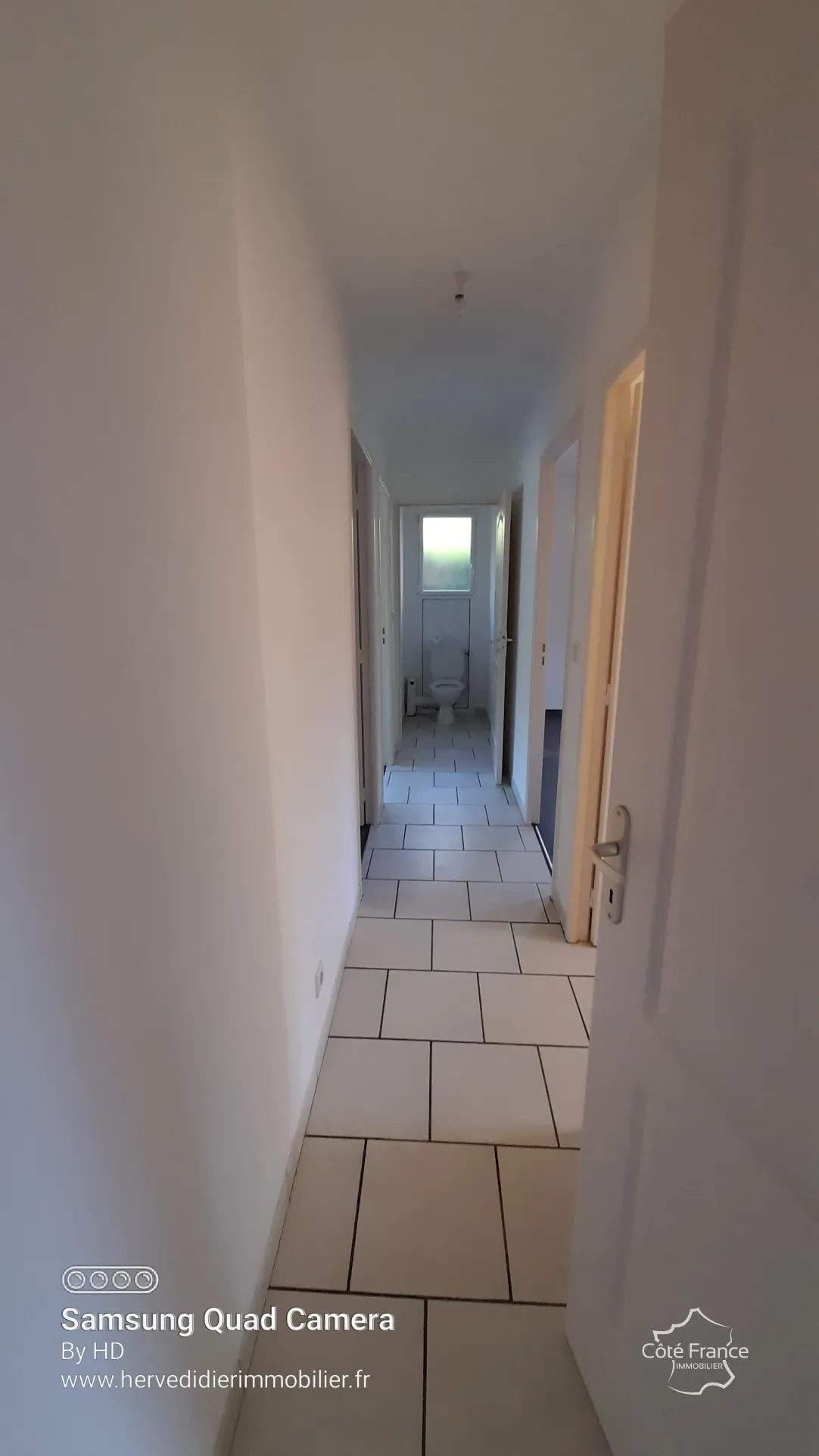 Maison contemporaine à Clermont-Créans 72200 avec grand terrain de 2700m² 