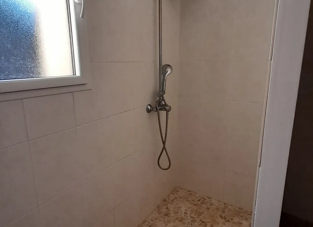 Maison contemporaine à Clermont-Créans 72200 avec grand terrain de 2700m² 