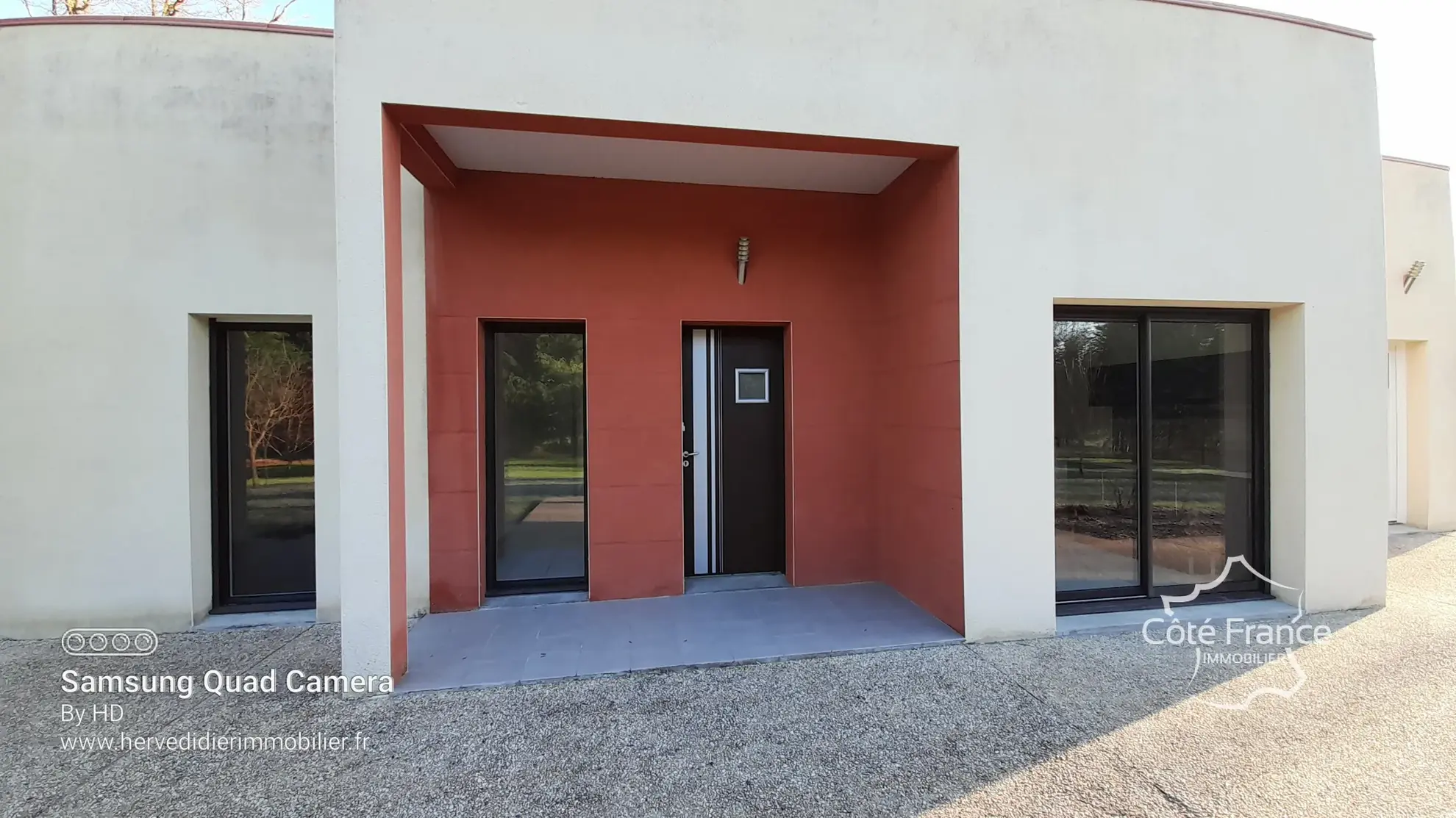 Maison contemporaine à Clermont-Créans 72200 avec grand terrain de 2700m² 