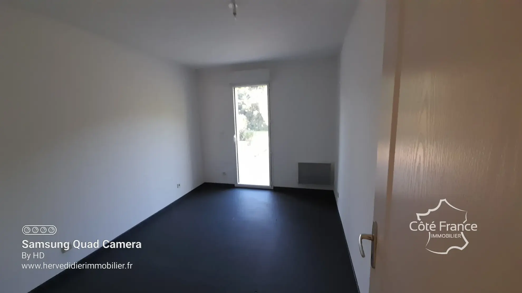 Maison contemporaine à Clermont-Créans 72200 avec grand terrain de 2700m² 
