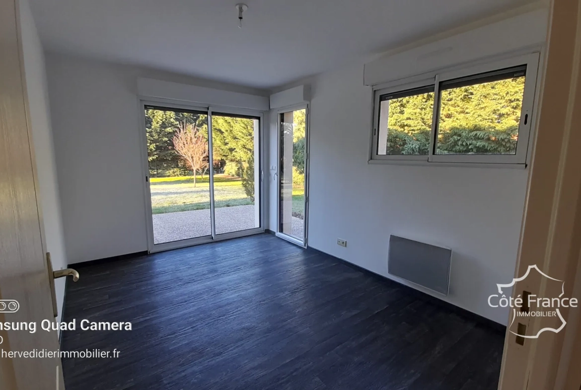 Maison contemporaine à Clermont-Créans 72200 avec grand terrain de 2700m² 