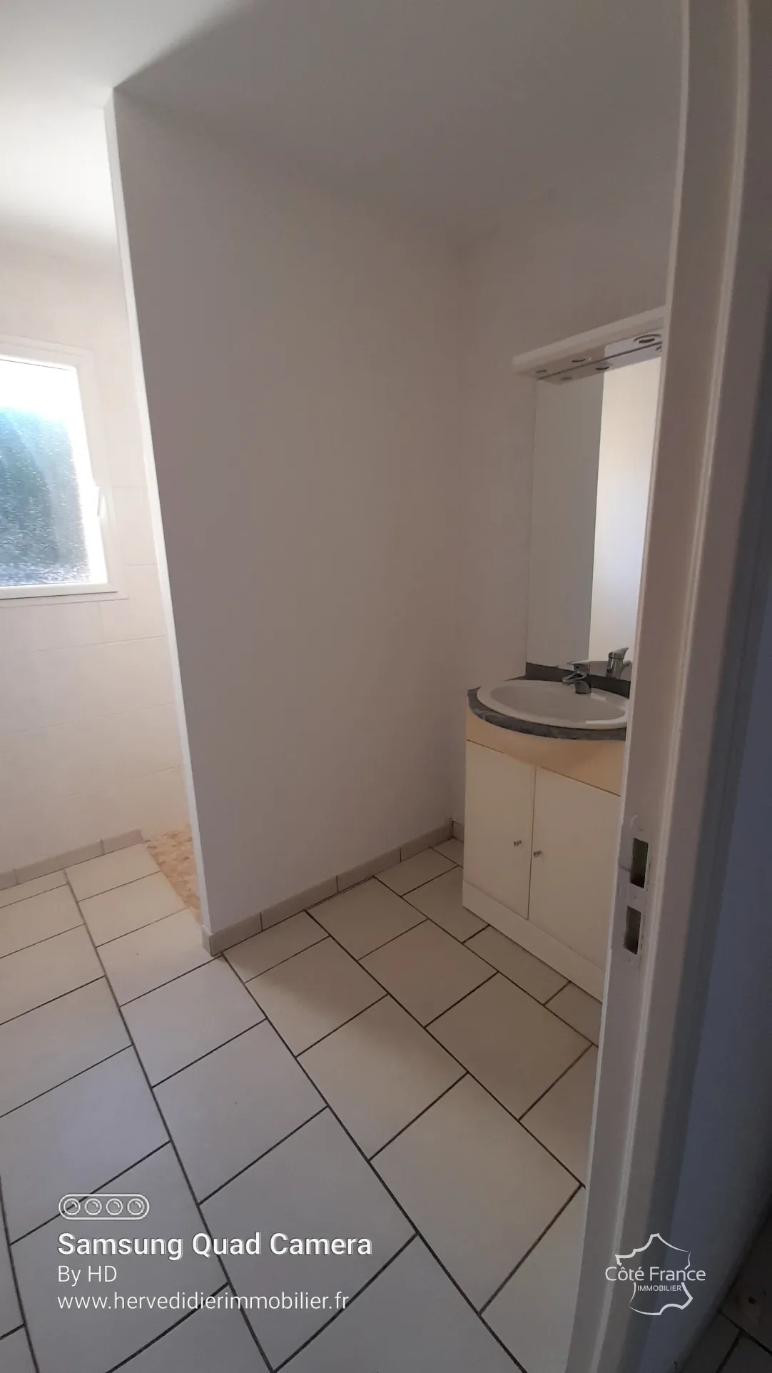 Maison contemporaine à Clermont-Créans 72200 avec grand terrain de 2700m² 