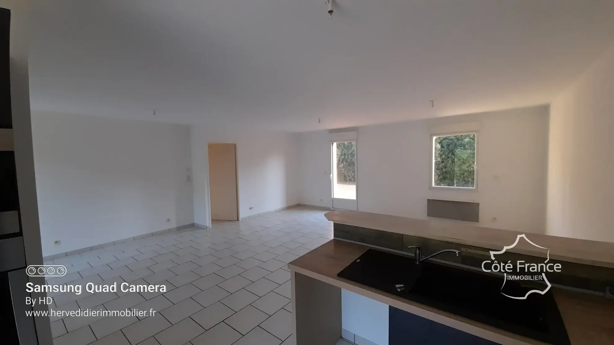 Maison contemporaine à Clermont-Créans 72200 avec grand terrain de 2700m² 