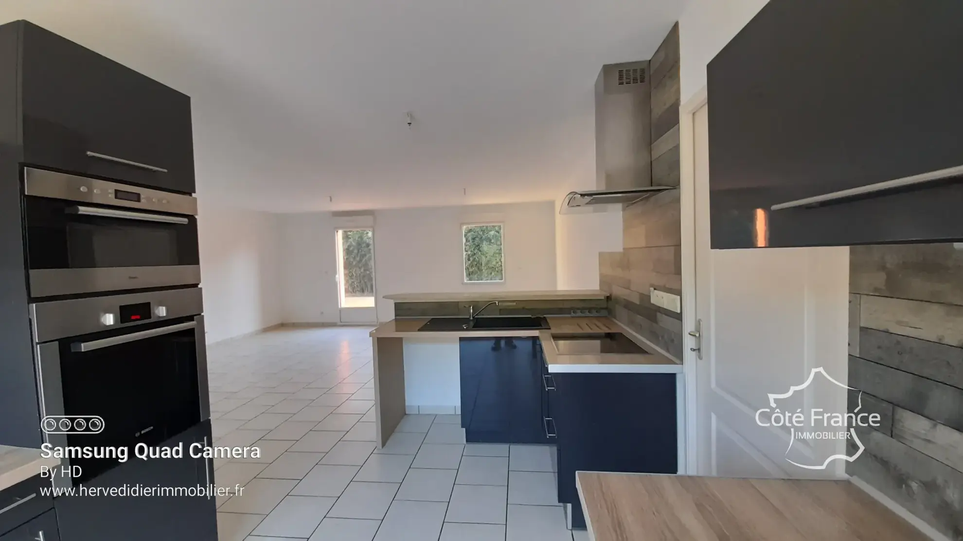 Maison contemporaine à Clermont-Créans 72200 avec grand terrain de 2700m² 
