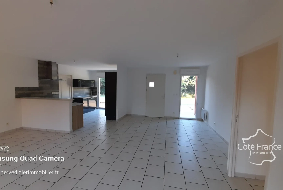Maison contemporaine à Clermont-Créans 72200 avec grand terrain de 2700m² 