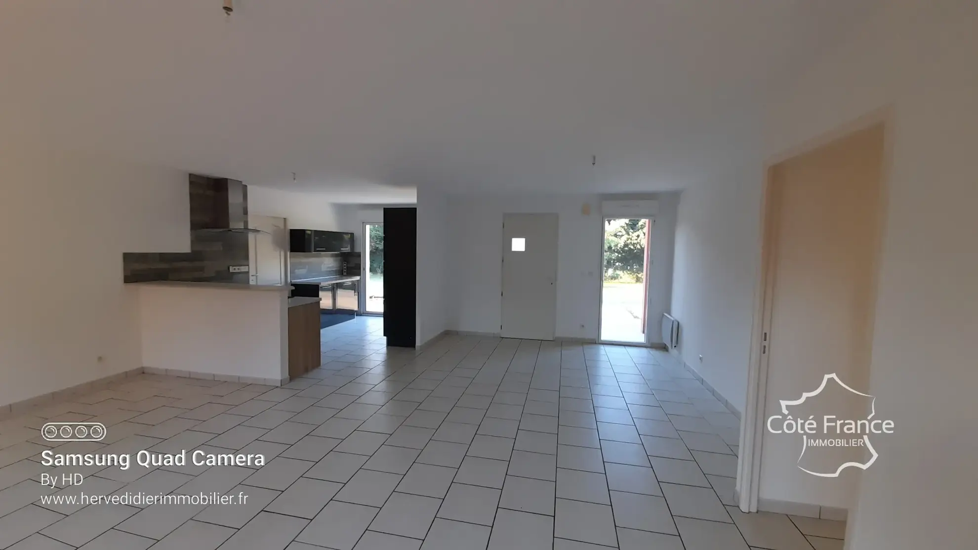 Maison contemporaine à Clermont-Créans 72200 avec grand terrain de 2700m² 