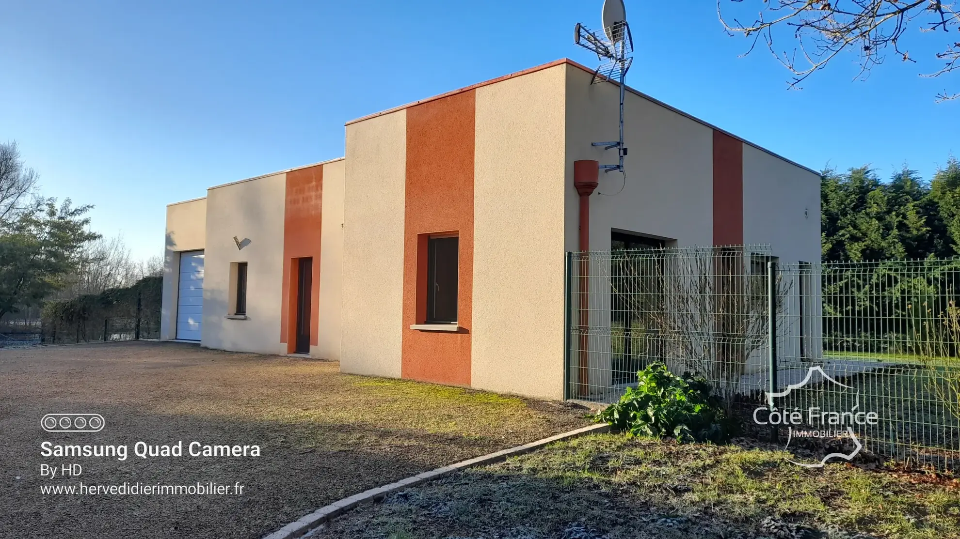Maison contemporaine à Clermont-Créans 72200 avec grand terrain de 2700m² 
