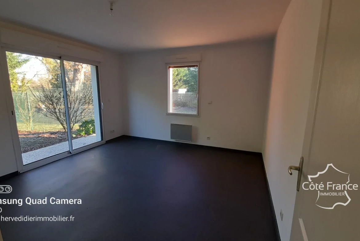 Maison contemporaine à Clermont-Créans 72200 avec grand terrain de 2700m² 