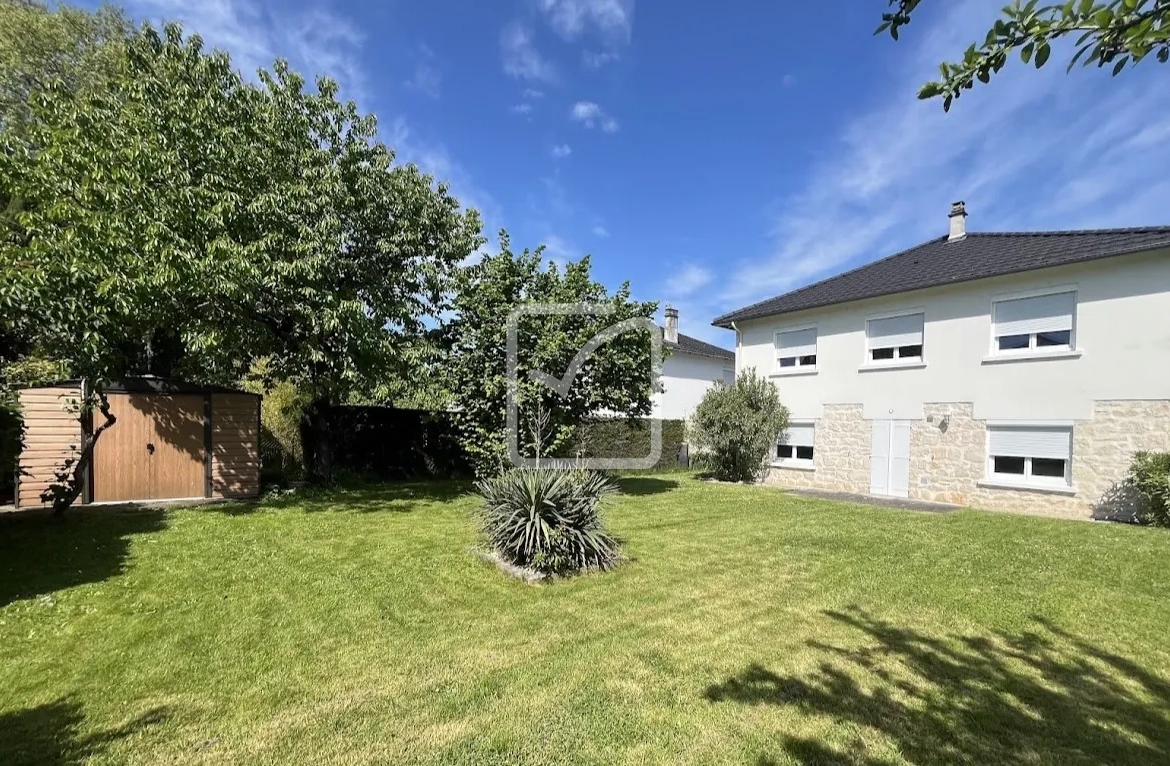 Maison rénovée de 132 m² à Malemort avec jardin et garage 