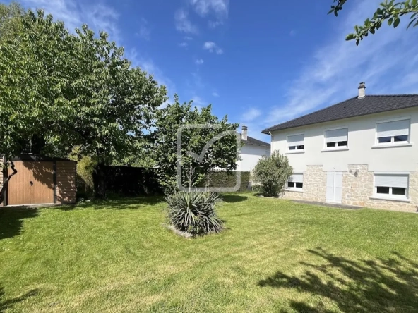 Maison rénovée de 132 m² à Malemort avec jardin et garage