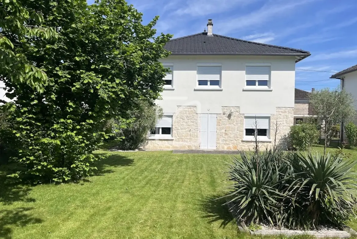 Maison rénovée de 132 m² à Malemort avec jardin et garage 