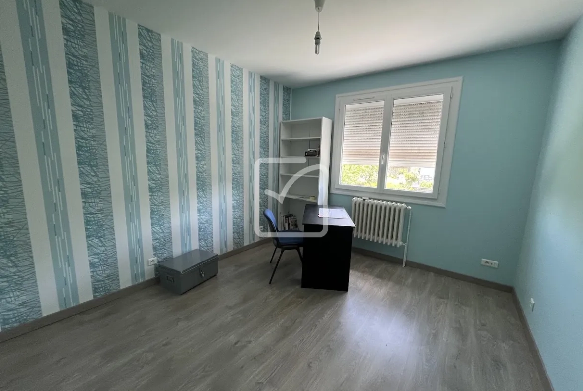 Maison rénovée de 132 m² à Malemort avec jardin et garage 