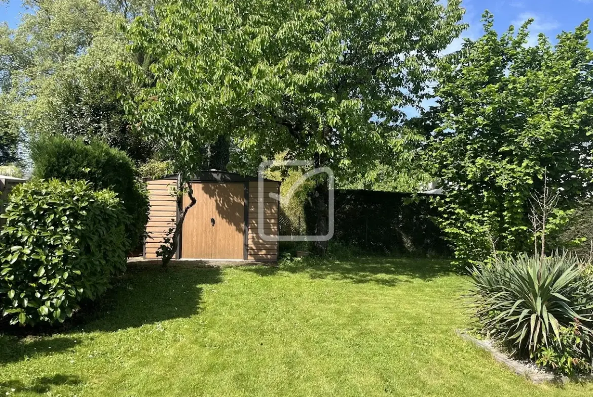 Maison rénovée de 132 m² à Malemort avec jardin et garage 