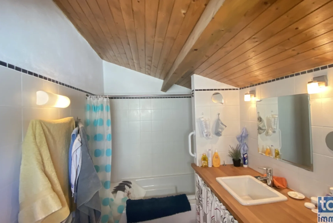 Charmante maison de village en vente à Samatan, 72 m², terrasse et balcon 